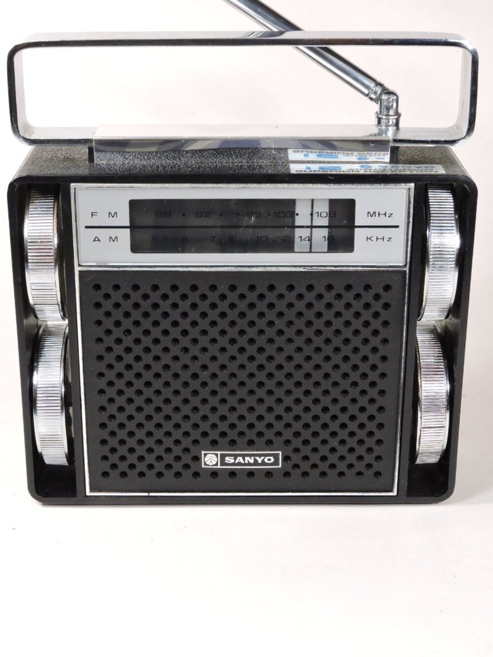 Vintage 1980's Sanyo FM AM Portable Radio - IC Integrated Circuit - Working